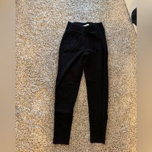 Kay Unger, Size Small, Black ankle leggings.